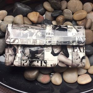 💋 NWOT Black & White Magazine Print Wallet